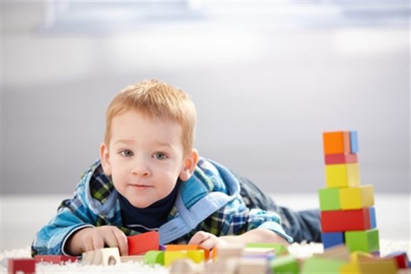 Laisser l'enfant seul à la maison