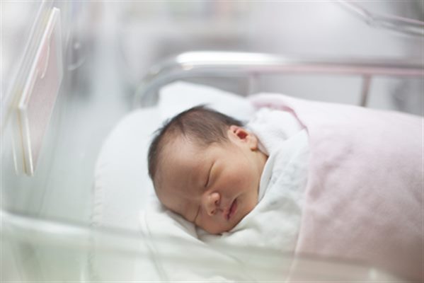 Suivi enfant bébé maternité : définition 