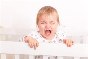 Developpement Psychomoteur Bebe 3 A 9 Mois Lui Permettra A 9 Mois De Se Tenir Assis De Se Tenir Debout Avec Un Appui Et De Passer Des Objets D Une Main A L Autre